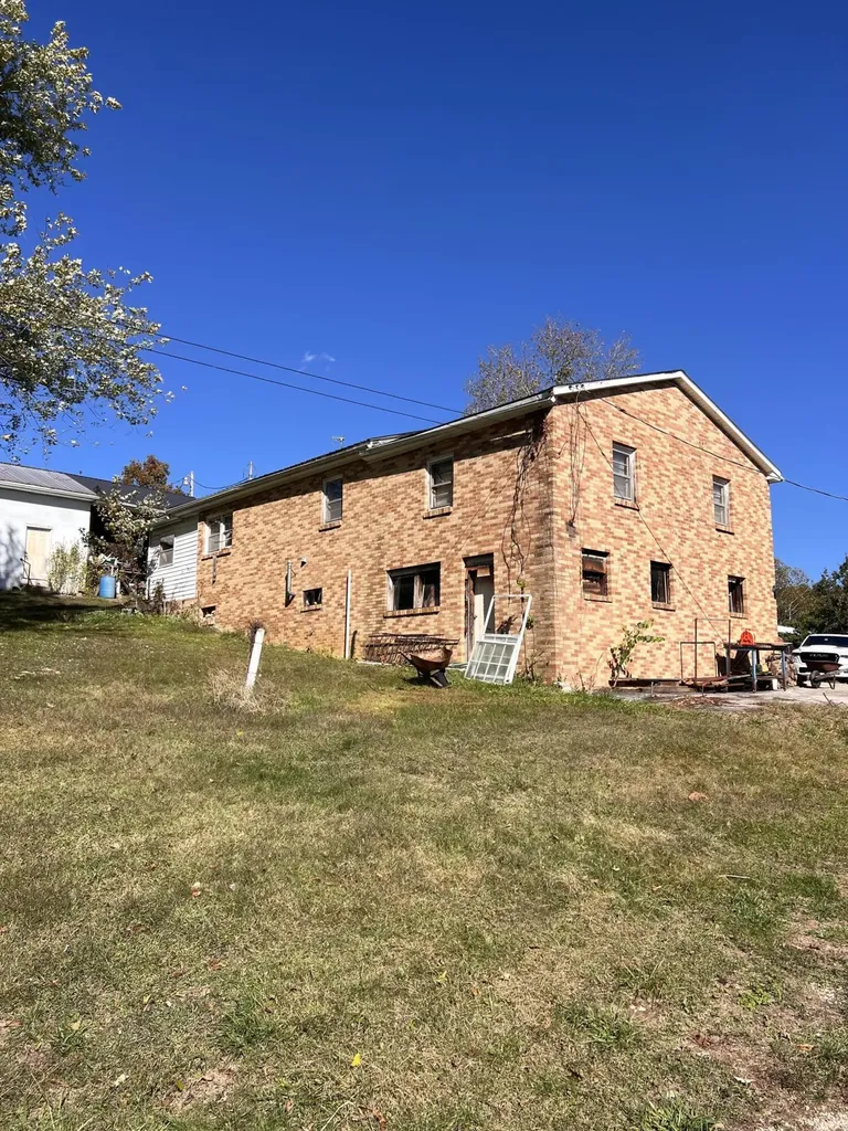 10 Beech Fork Road Clay City KY 40312