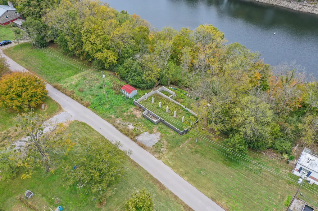 154 Cedar Lane Harrodsburg KY 40330