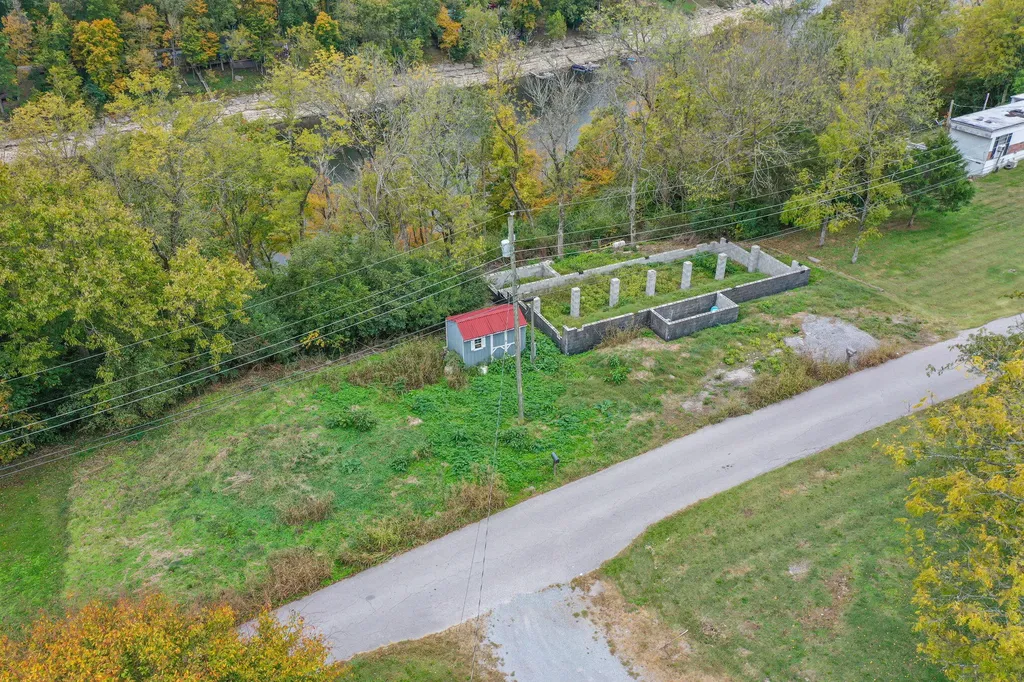 154 Cedar Lane Harrodsburg KY 40330