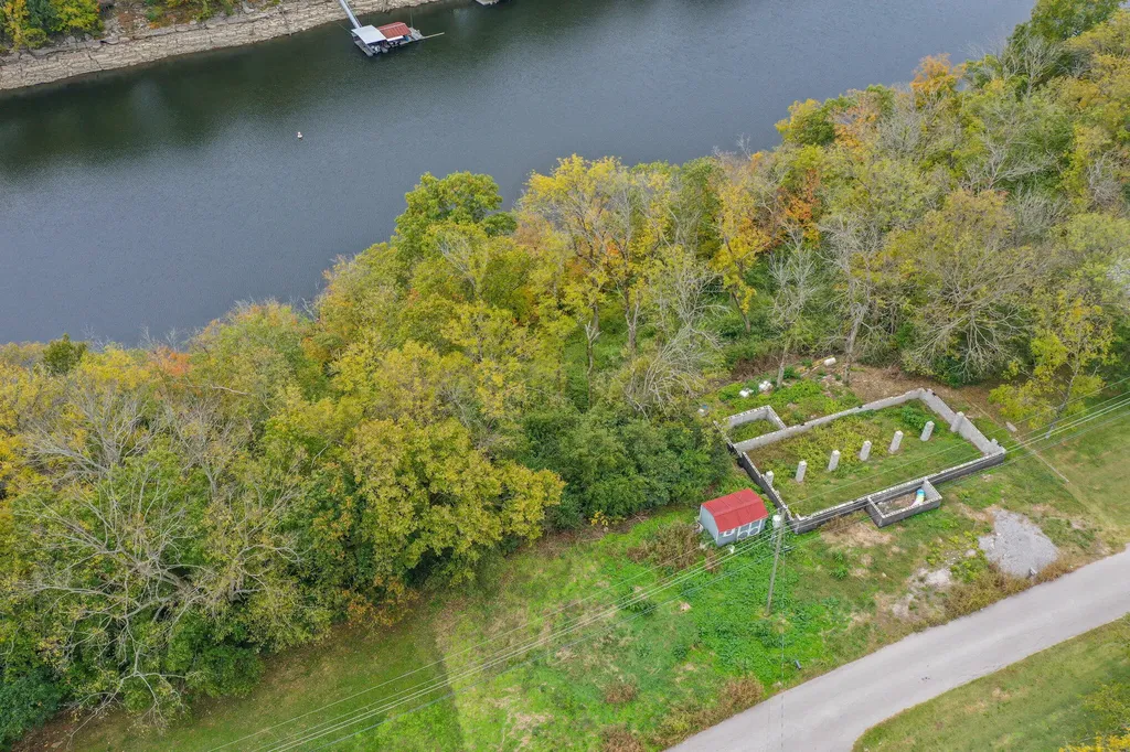 154 Cedar Lane Harrodsburg KY 40330