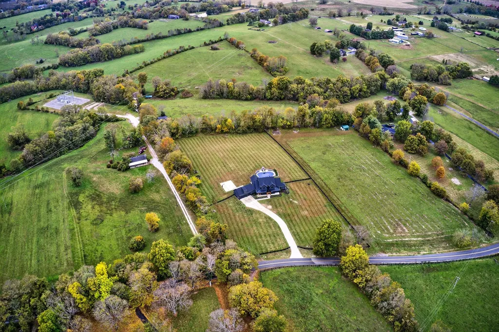 5039 Combs Ferry Road Winchester KY 40391