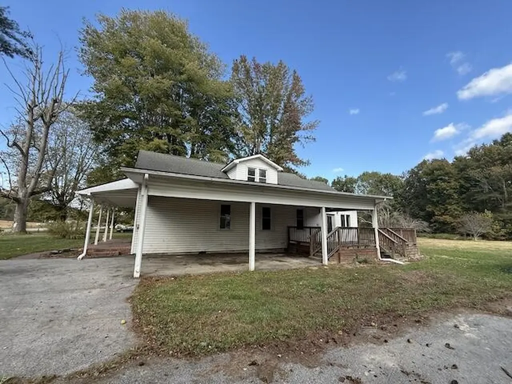 2114 S 211 Highway Salt Lick KY 40371