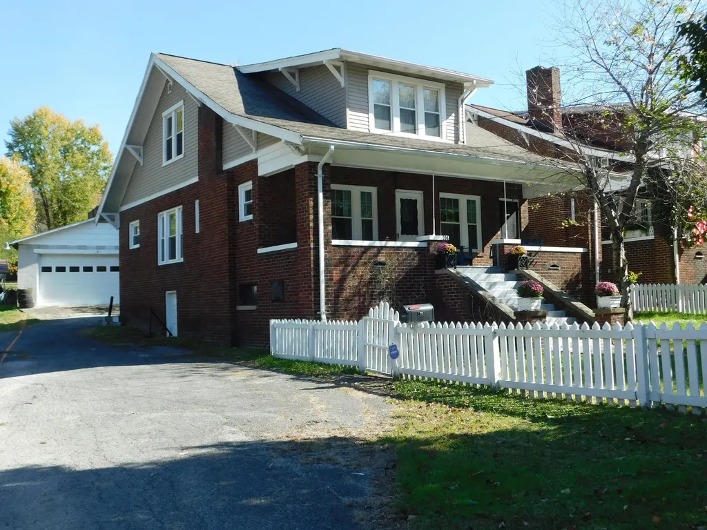 208 N Main Street Harlan KY 40831