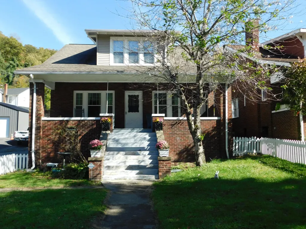 208 N Main Street Harlan KY 40831