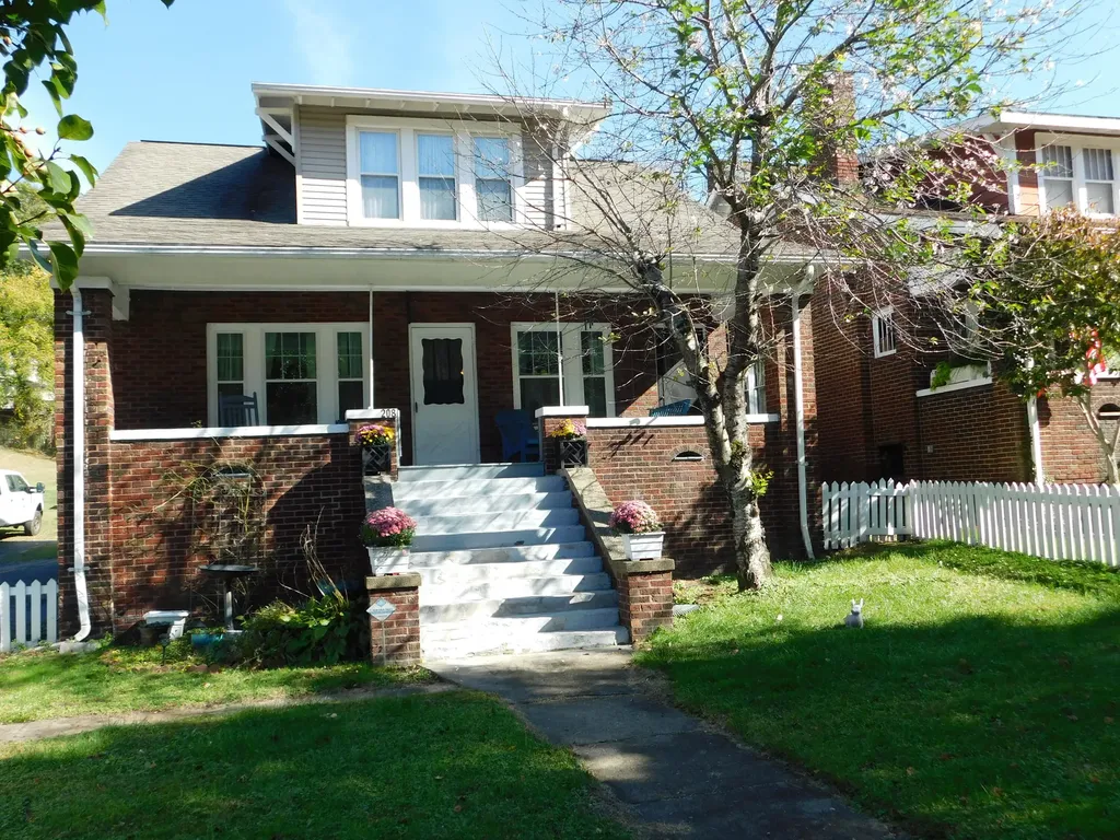 208 N Main Street Harlan KY 40831