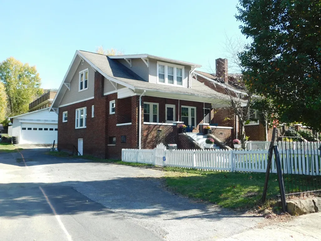 208 N Main Street Harlan KY 40831