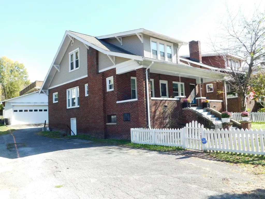208 N Main Street Harlan KY 40831