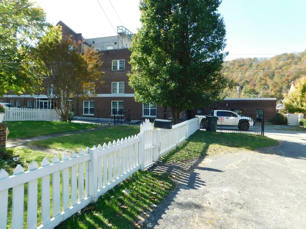 208 N Main Street Harlan KY 40831