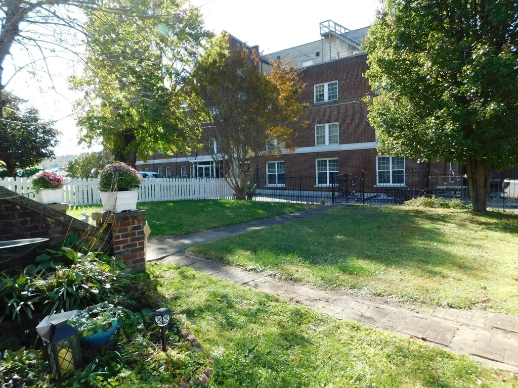 208 N Main Street Harlan KY 40831
