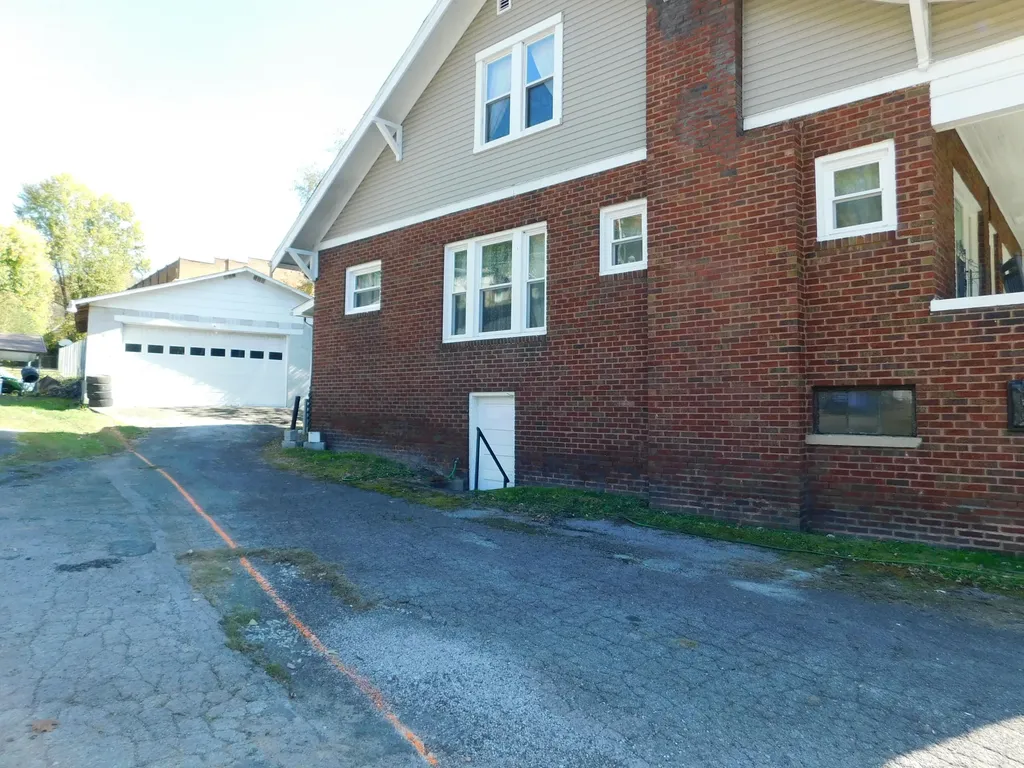 208 N Main Street Harlan KY 40831