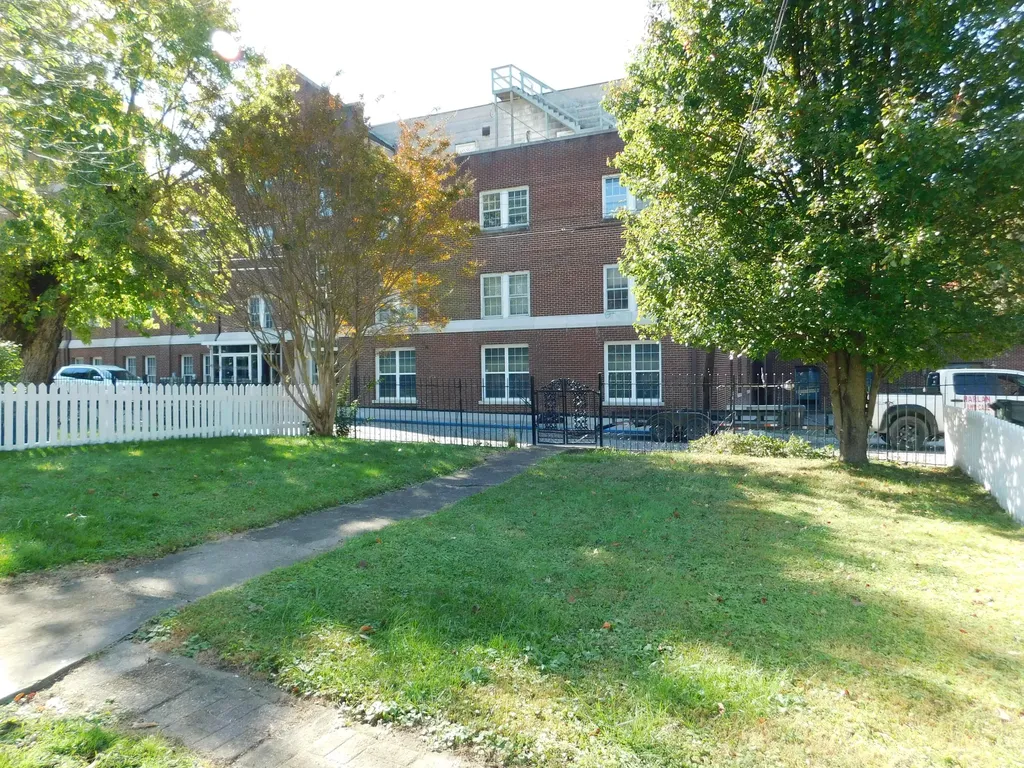 208 N Main Street Harlan KY 40831
