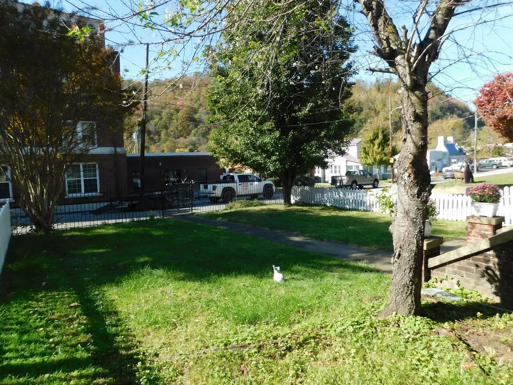208 N Main Street Harlan KY 40831