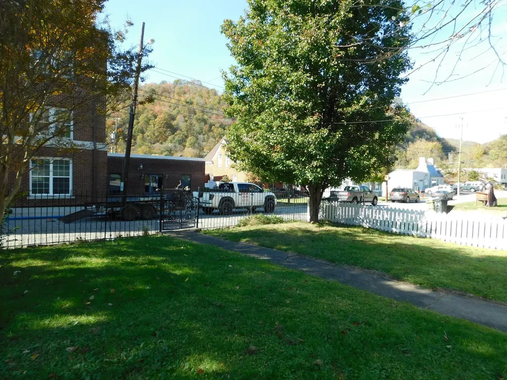 208 N Main Street Harlan KY 40831