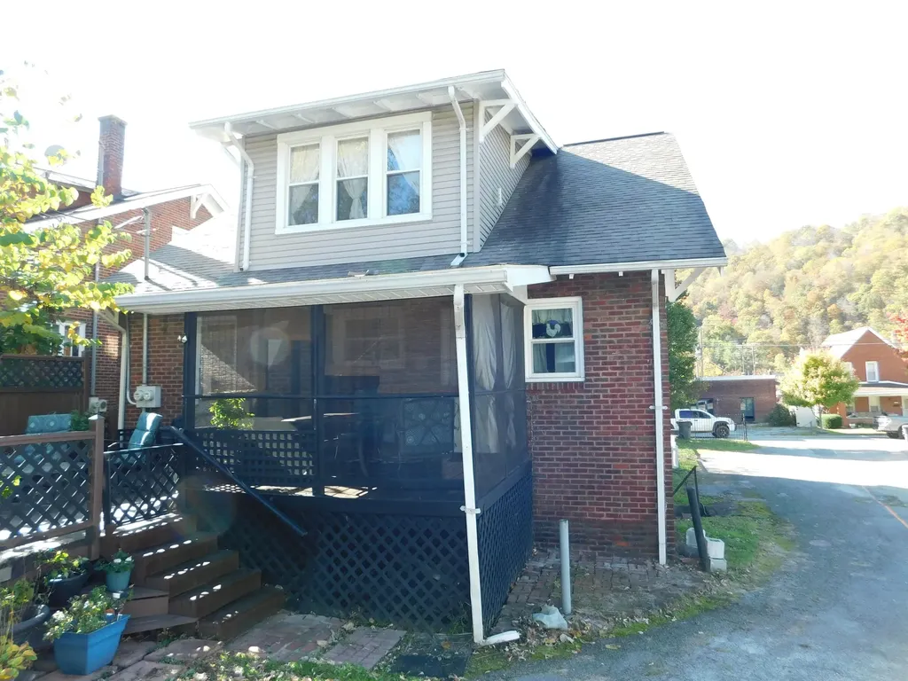 208 N Main Street Harlan KY 40831