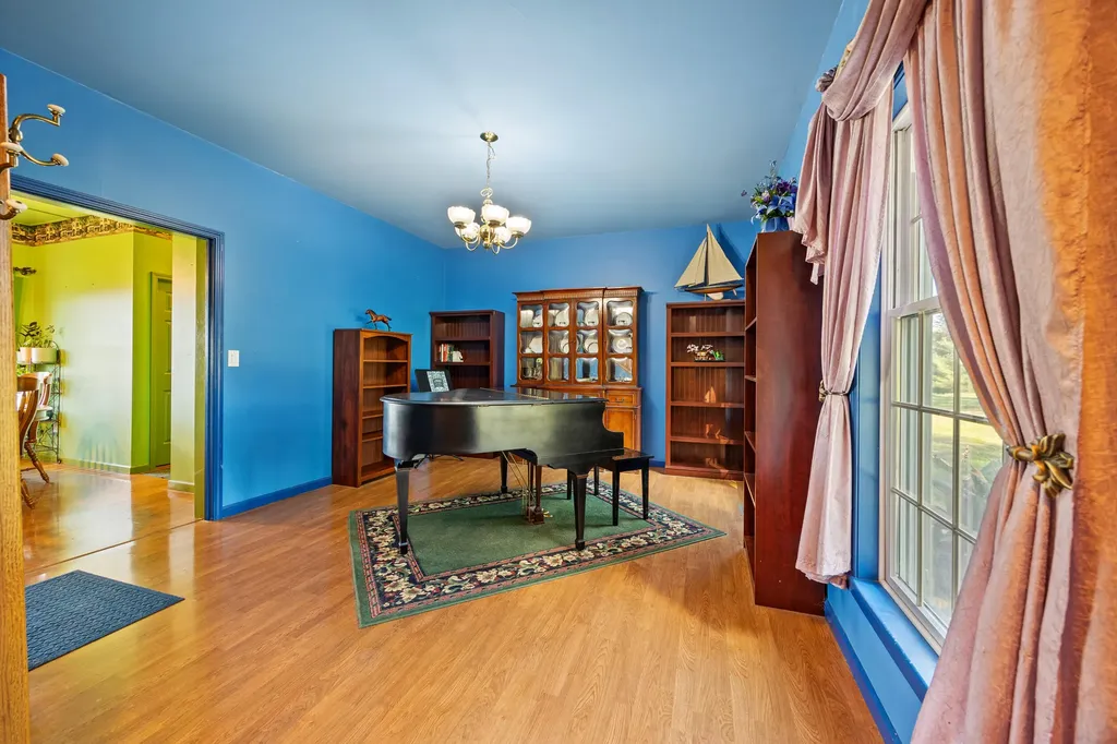 757 Collins Road Paris KY 40361