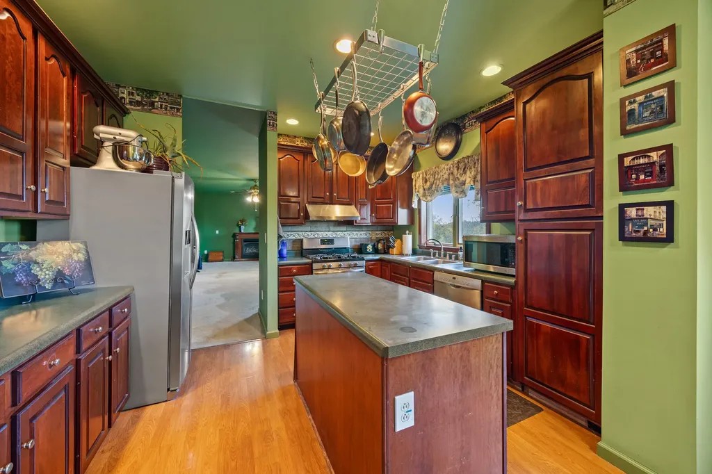 757 Collins Road Paris KY 40361