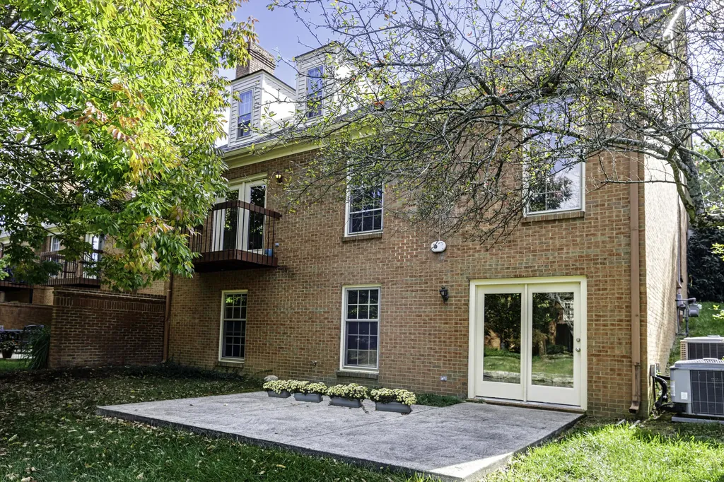 2113 Taborlake Circle Lexington KY 40502