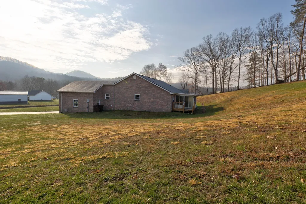 110 Fay Street Jeffersonville KY 40337