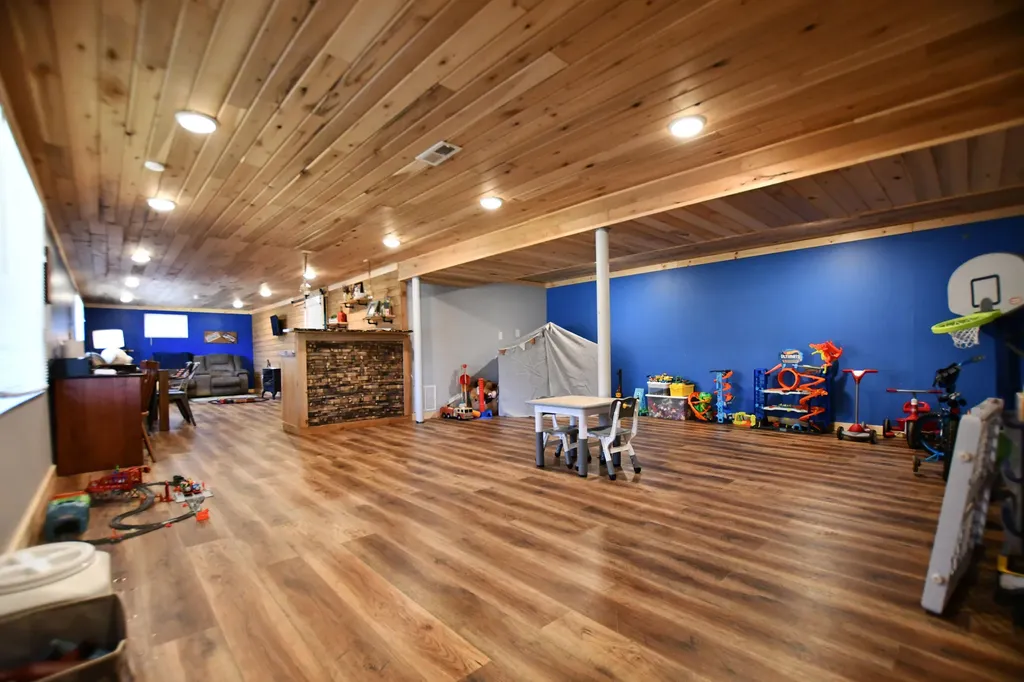 414 Riddell Court Irvine KY 40336