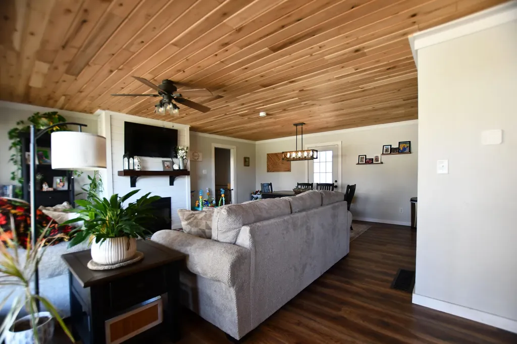 414 Riddell Court Irvine KY 40336