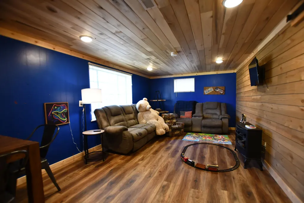 414 Riddell Court Irvine KY 40336