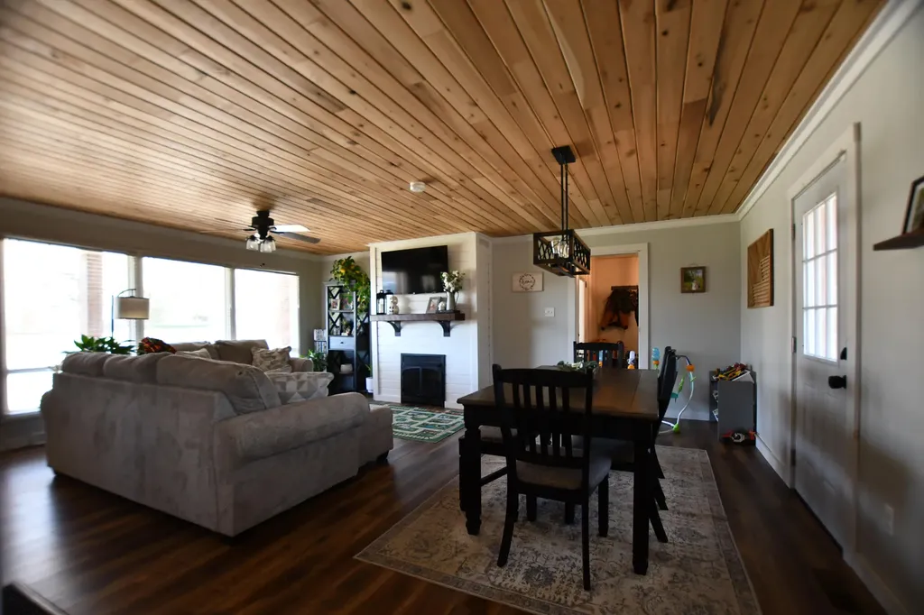 414 Riddell Court Irvine KY 40336