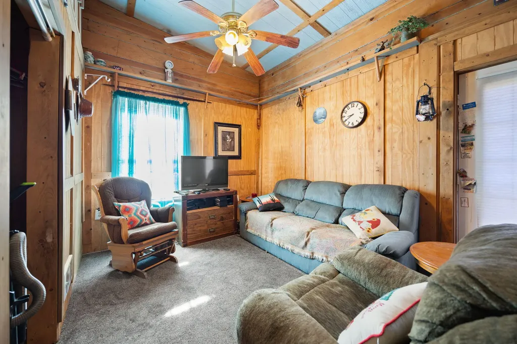 1119 Mitchellsburg Knob Road Parksville KY 40464