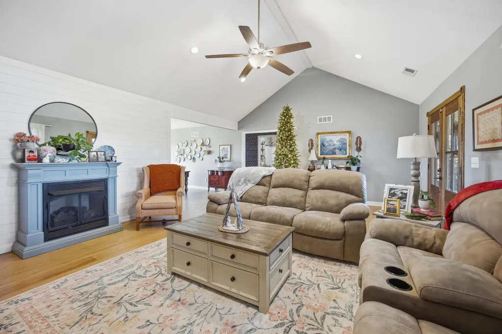 743 Garriott Lane Harrodsburg KY 40330