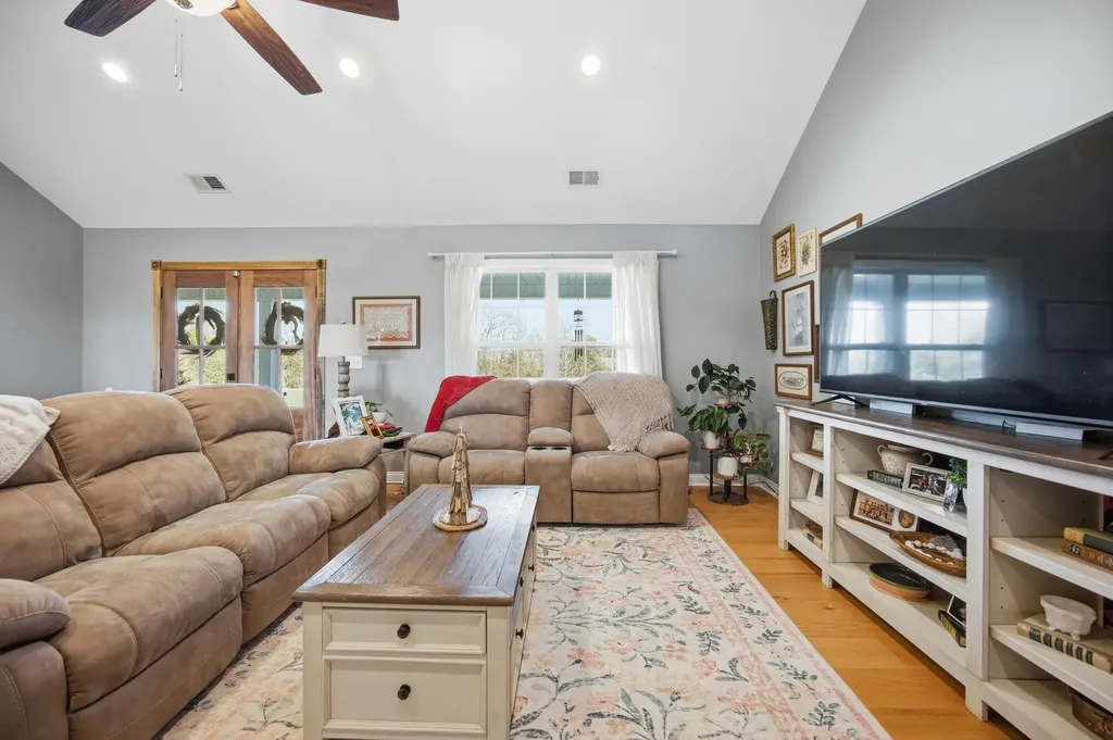743 Garriott Lane Harrodsburg KY 40330