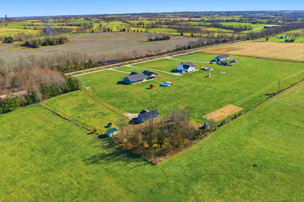 743 Garriott Lane Harrodsburg KY 40330