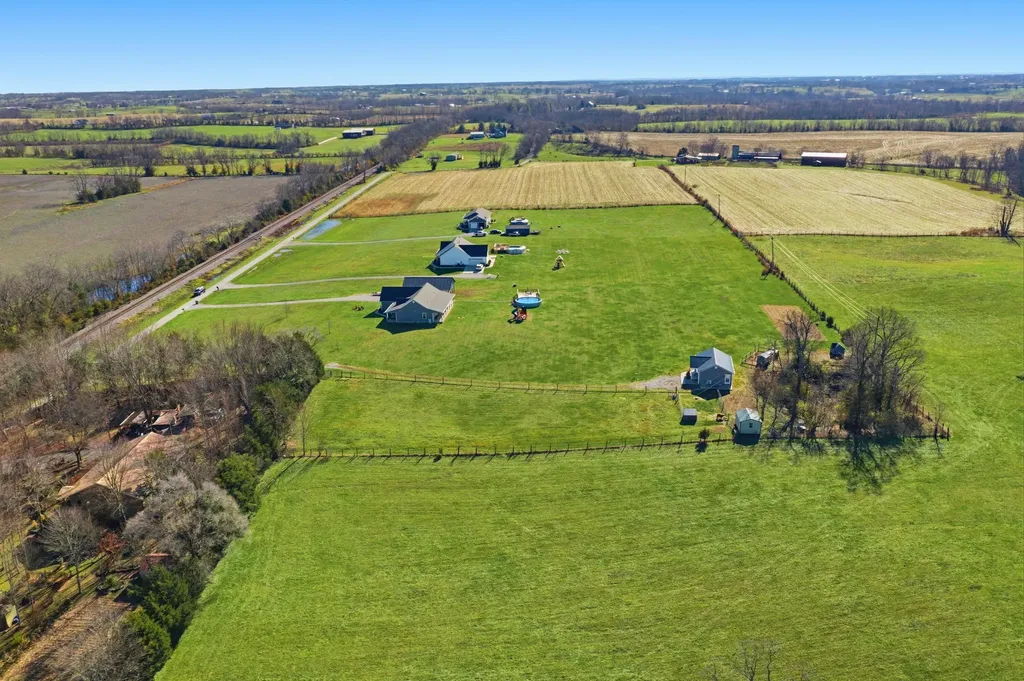 743 Garriott Lane Harrodsburg KY 40330