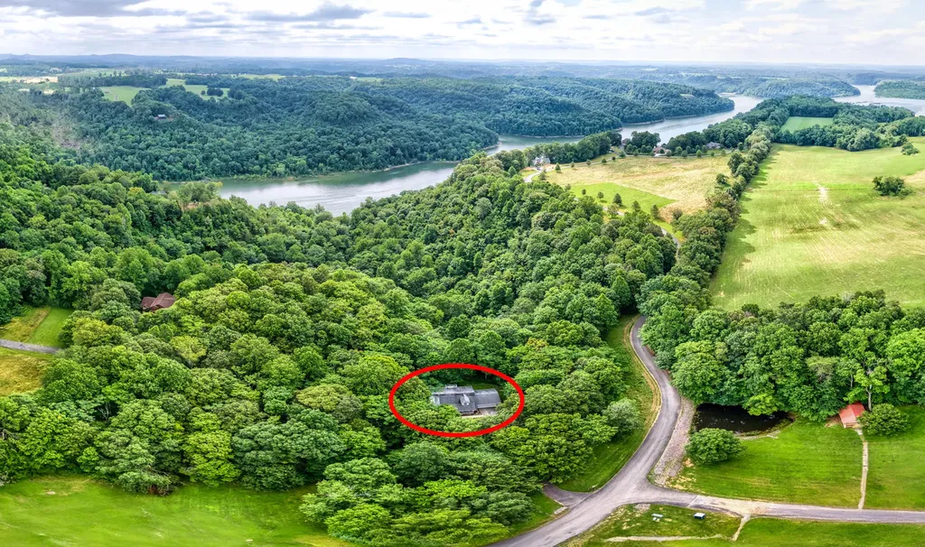 529 Cliffside Drive Russell Springs KY 42642