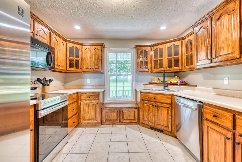 529 Cliffside Drive Russell Springs KY 42642