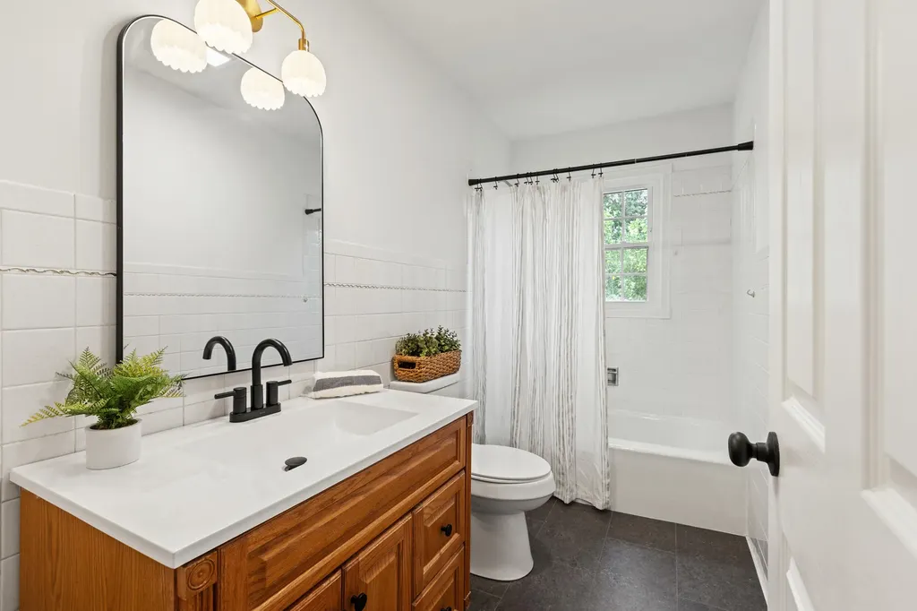 40 Edwards Road Irvine KY 40336