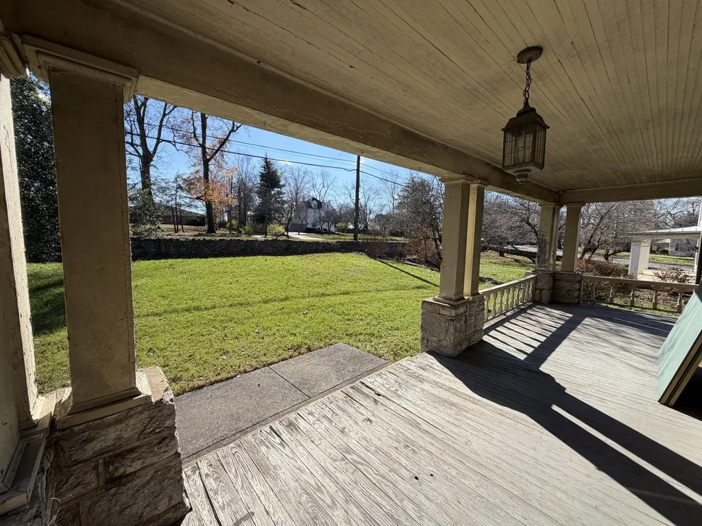 1613 Versailles Road Lexington KY 40504