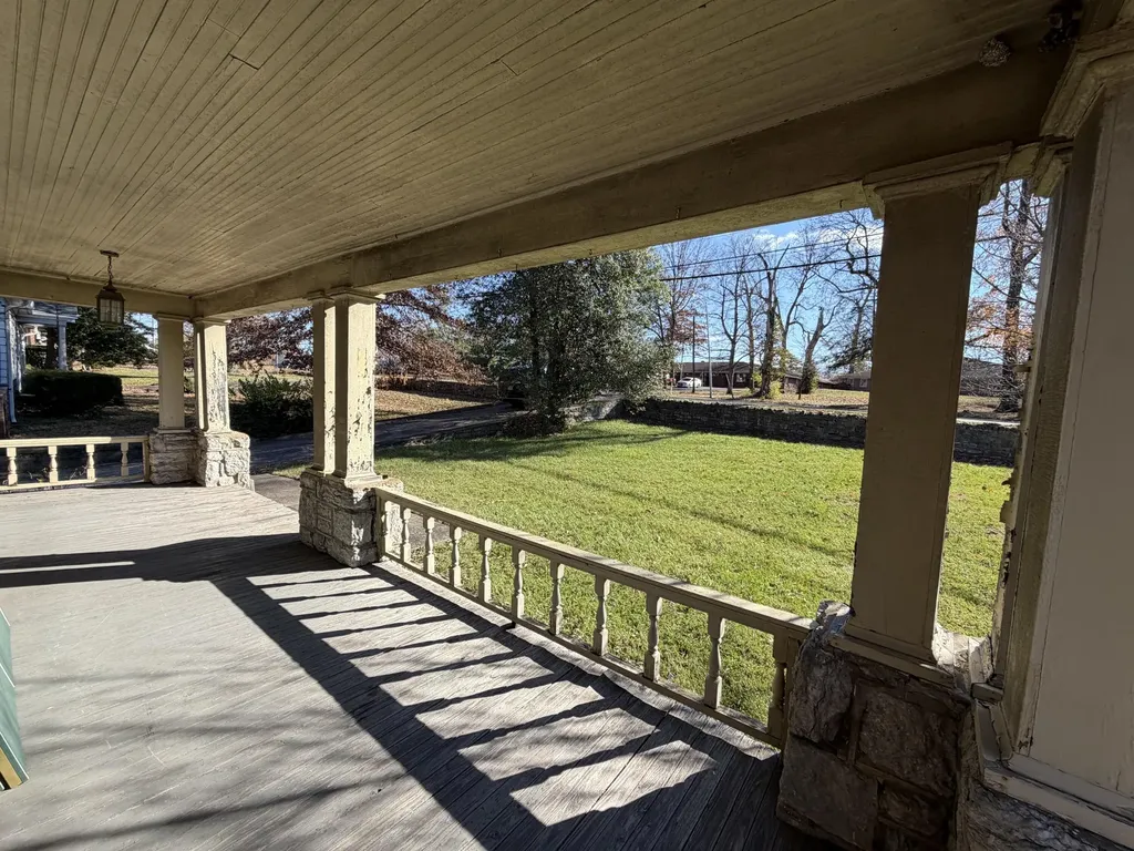 1613 Versailles Road Lexington KY 40504
