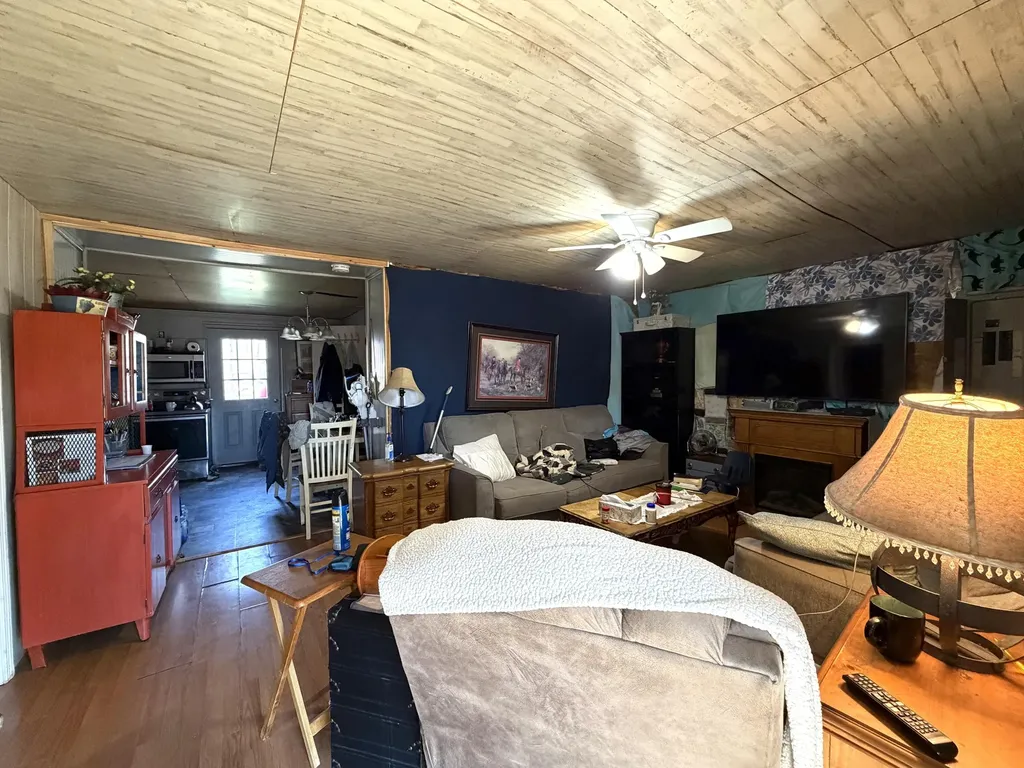 7205 White Oak Road Junction City KY 40440