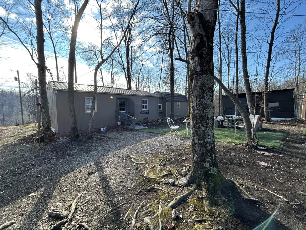 7205 White Oak Road Junction City KY 40440