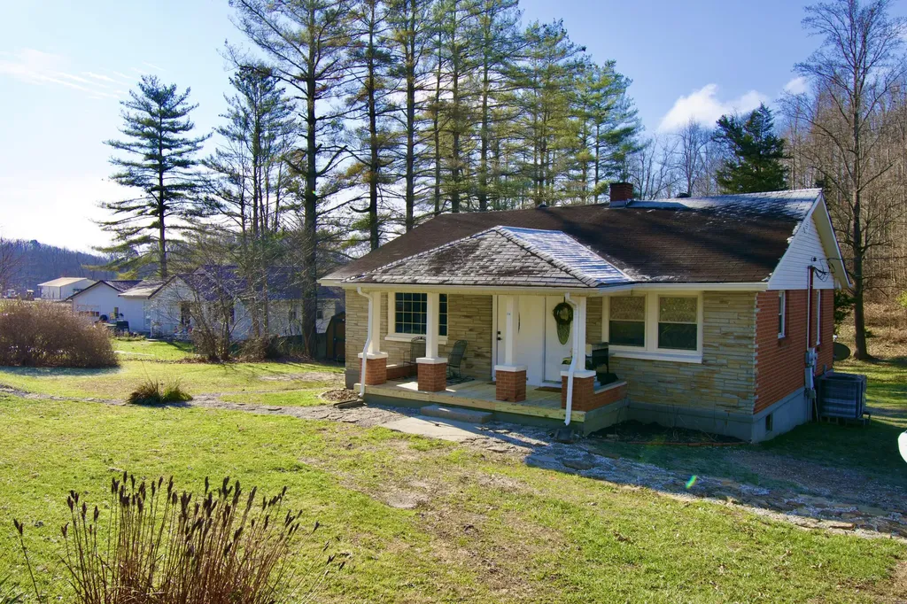 714 S Tree Tower Road Sand Gap KY 40481