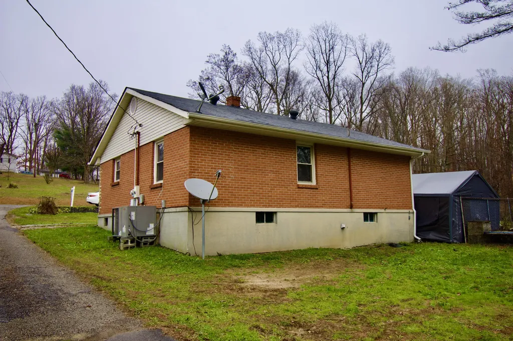 714 S Tree Tower Road Sand Gap KY 40481