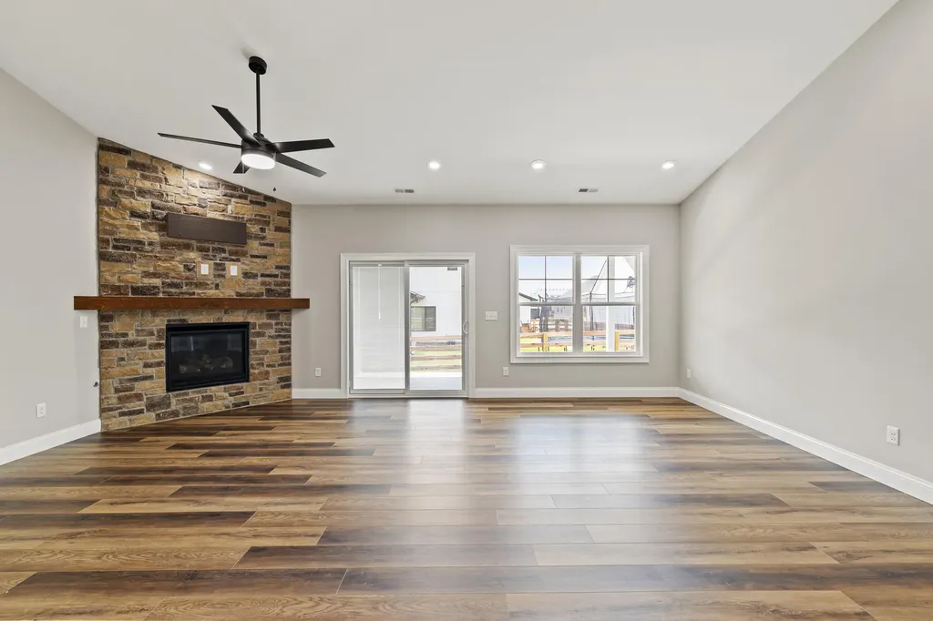 121 Farmers Bluff Nicholasville KY 40356