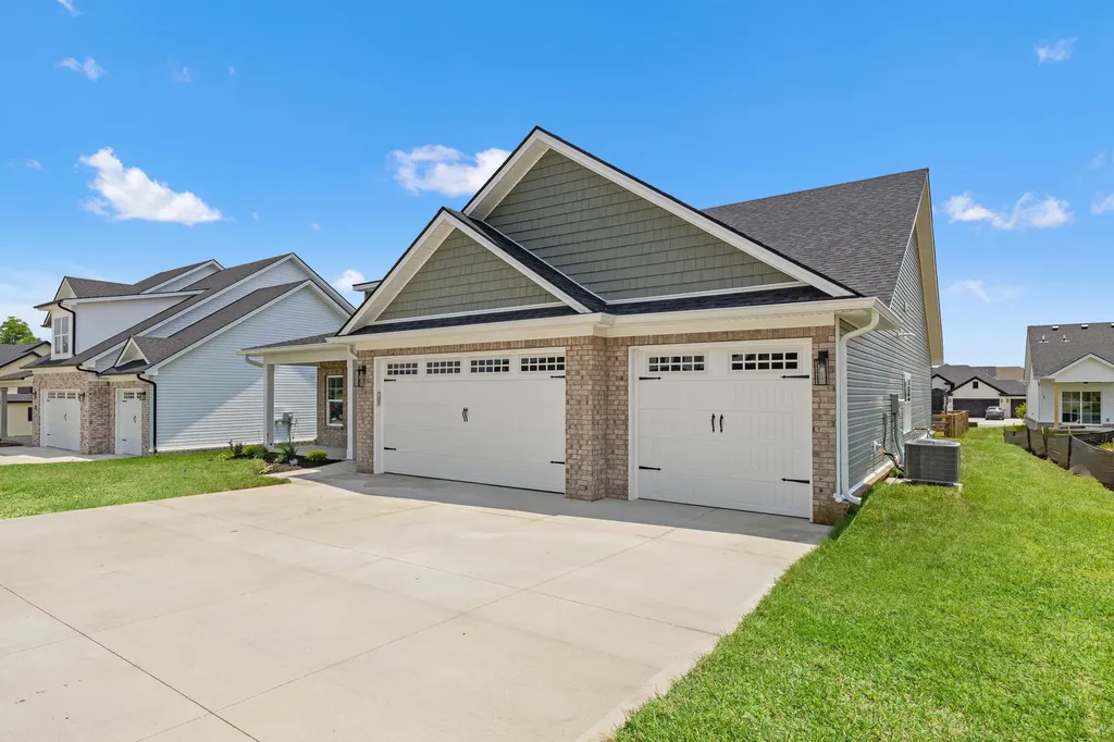 121 Farmers Bluff Nicholasville KY 40356