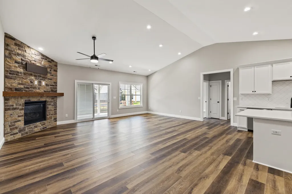 121 Farmers Bluff Nicholasville KY 40356