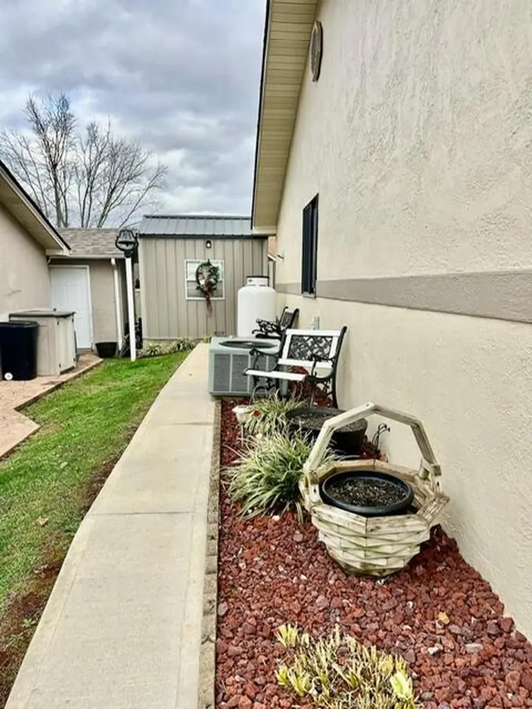 25 Barton Court Monticello KY 42633
