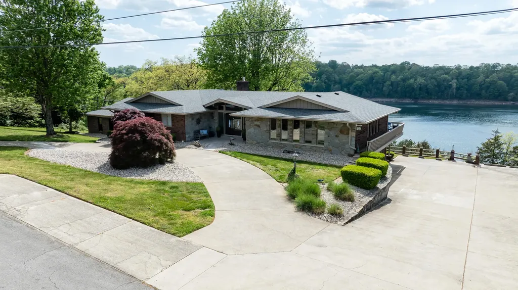 275 Lakeview Drive Somerset KY 42503