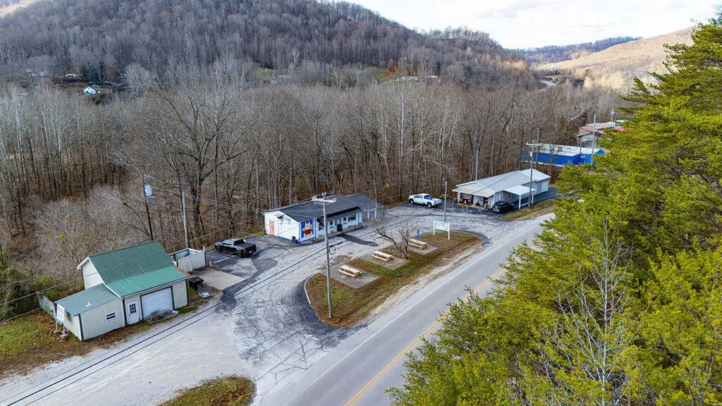189 Clarksburg Road Vanceburg KY 41179