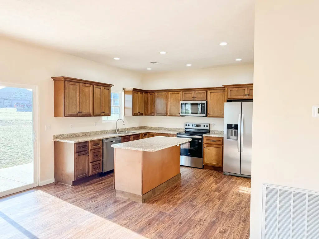 533 Knoll Lane Nancy KY 42544