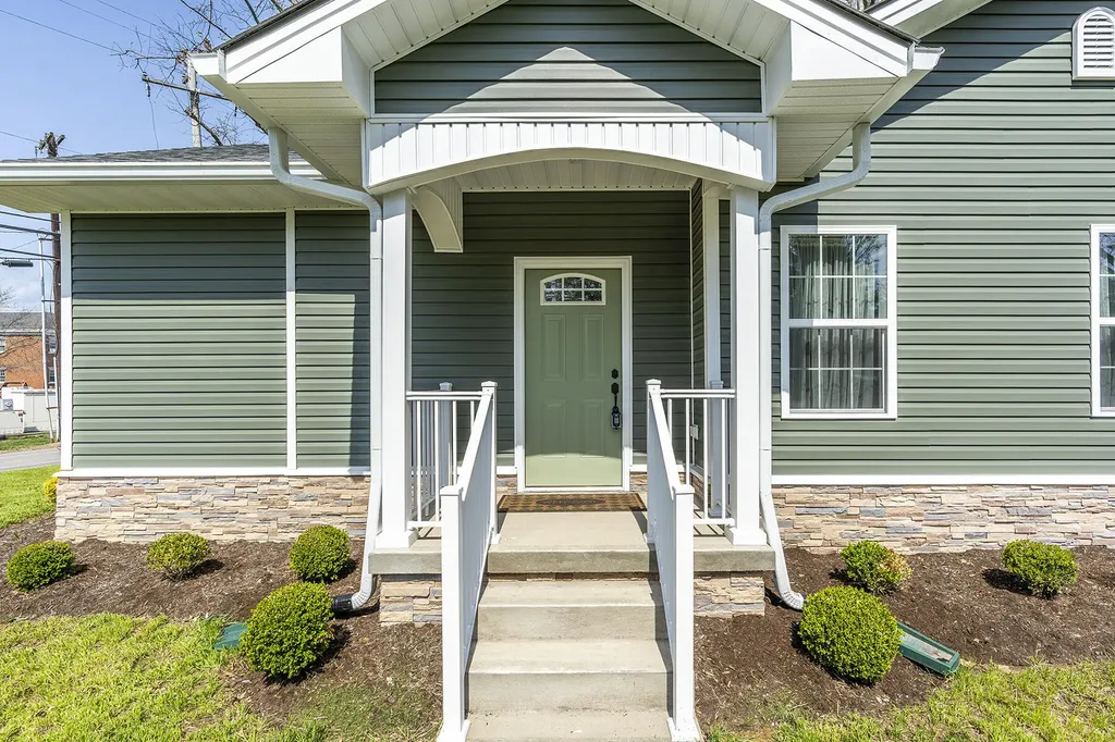 94 E 20th Street Paris KY 40361