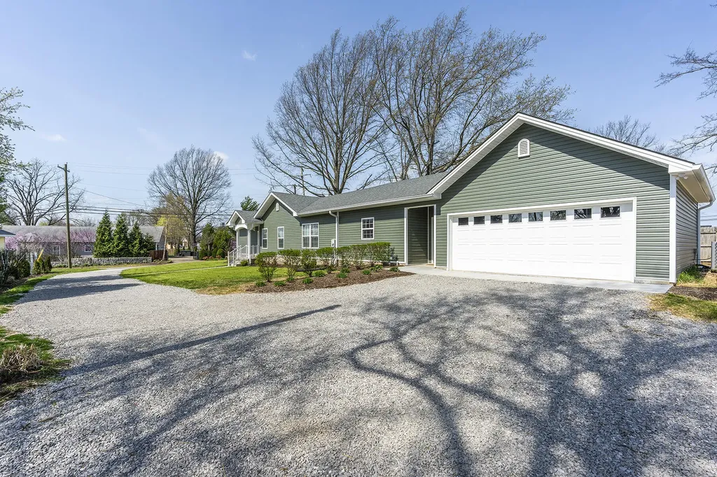 94 E 20th Street Paris KY 40361