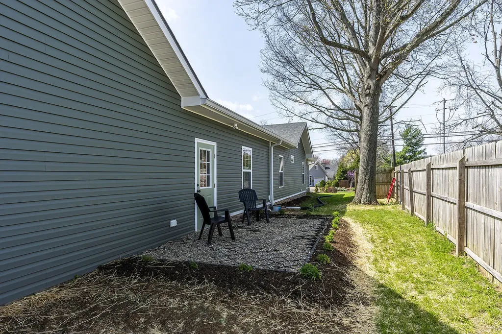 94 E 20th Street Paris KY 40361